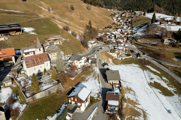 Bauland für Erstwohnungen mit Stallgebäude 9