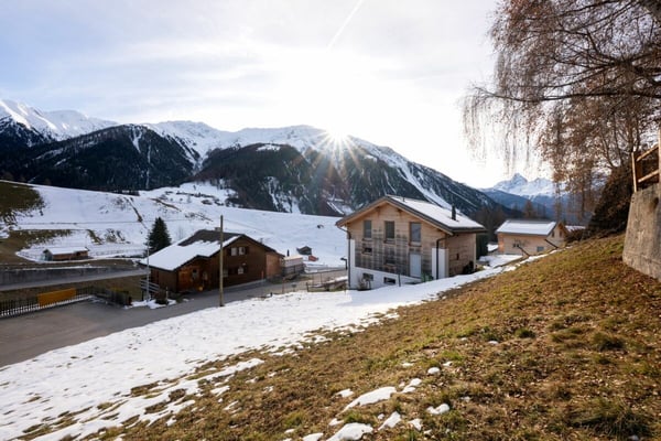 Bauland für Erstwohnungen mit Stallgebäude 2