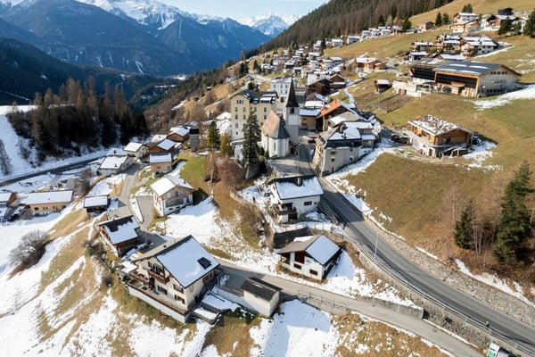 Bauland für Erstwohnungen mit Stallgebäude 8