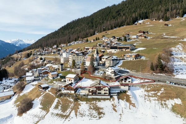 Bauland für Erstwohnungen mit Stallgebäude 1