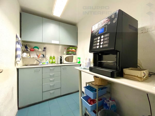 AMPIA SUPERFICIE AD USO UFFICIO 7