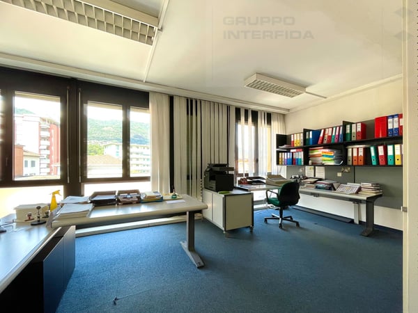 AMPIA SUPERFICIE AD USO UFFICIO 6