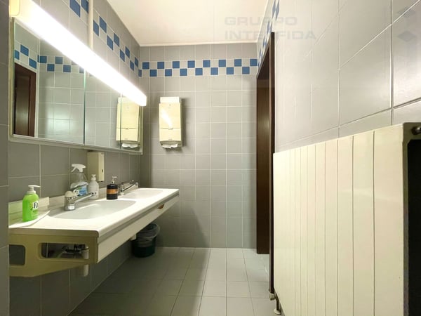 AMPIA SUPERFICIE AD USO UFFICIO 8