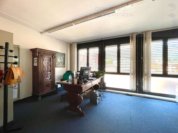 AMPIA SUPERFICIE AD USO UFFICIO 5