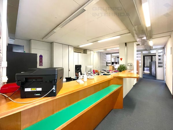 AMPIA SUPERFICIE AD USO UFFICIO 3