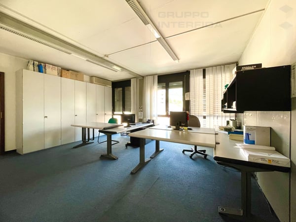 AMPIA SUPERFICIE AD USO UFFICIO 4