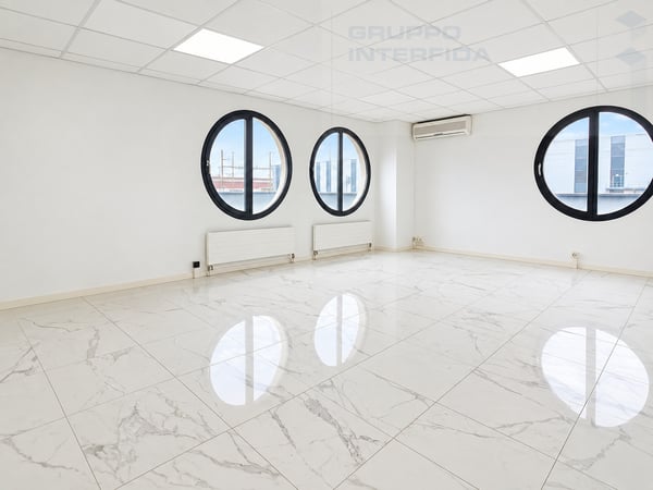 LUMINOSO SPAZIO AD USO UFFICIO 2