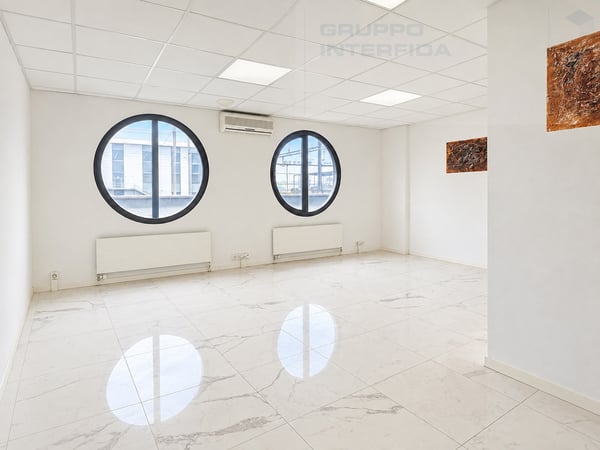 LUMINOSO SPAZIO AD USO UFFICIO 3