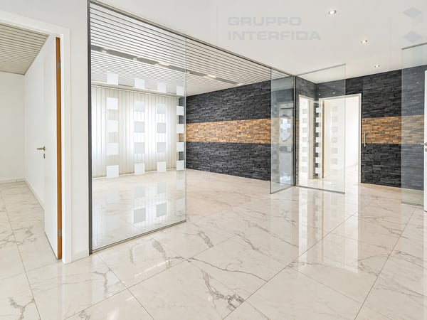 LUMINOSO SPAZIO AD USO UFFICIO 1
