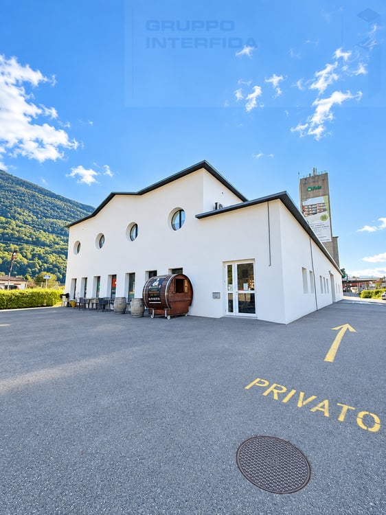 SPAZIO COMMERCIALE IDEALE PER PICCOLA ATTIVITÀ 3