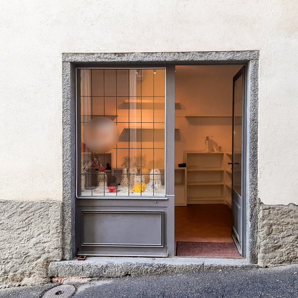 LOCALE COMMERCIALE CON VETRINA 2