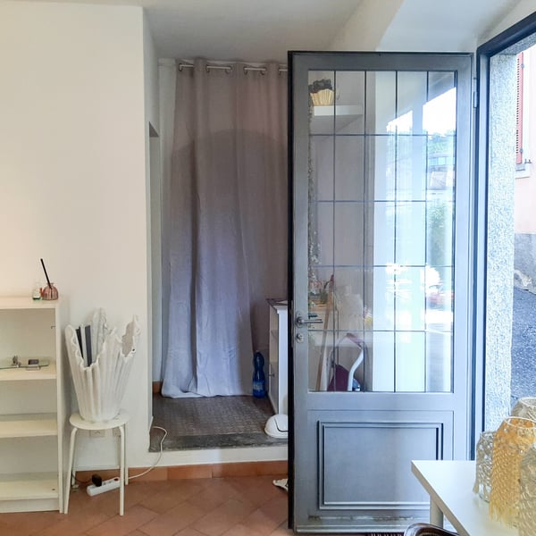 LOCALE COMMERCIALE CON VETRINA 4