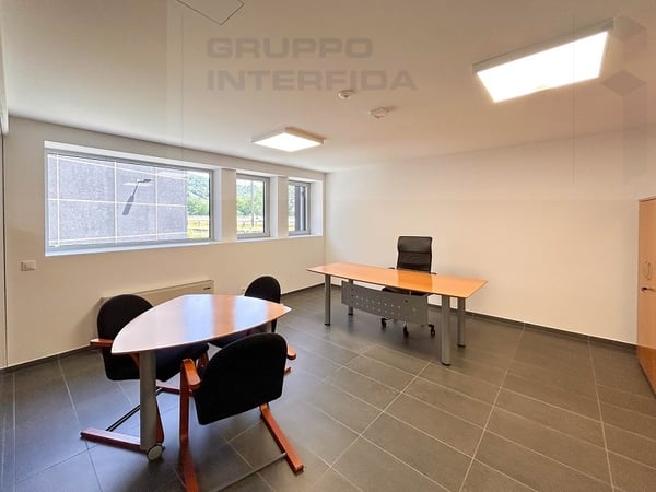 AMPIO SPAZIO COMMERCIALE OPEN SPACE 6