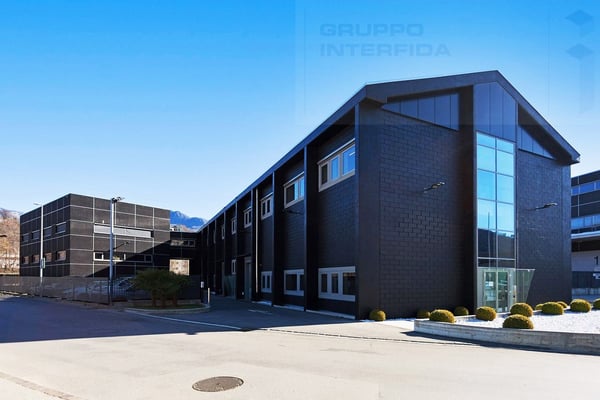 AMPIO SPAZIO COMMERCIALE OPEN SPACE 11