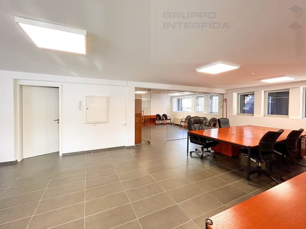 AMPIO SPAZIO COMMERCIALE OPEN SPACE 5