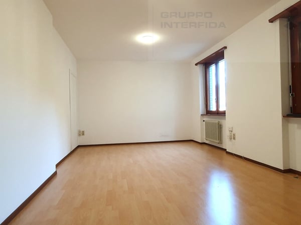 COMODO UFFICIO NEL CUORE DI CHIASSO 2