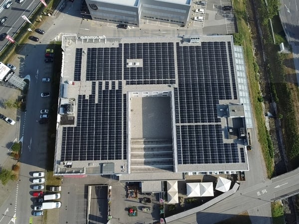 GRANDE SPAZIO COMMERCIALE IN ZONA FOX TOWN 10