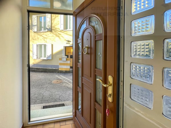 CASA CON DUE APPARTAMENTI 12