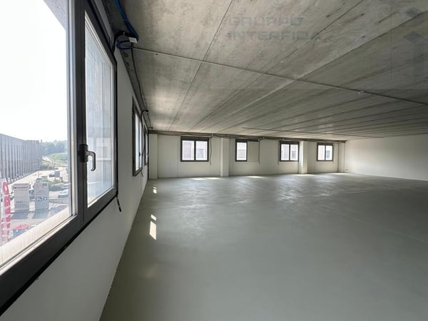 SPAZIOSI UFFICI RISTRUTTURATI A MENDRISIO ZONA FOXTOWN 6