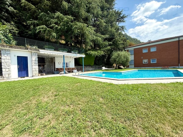 GRANDE VILLA CON PISCINA 4
