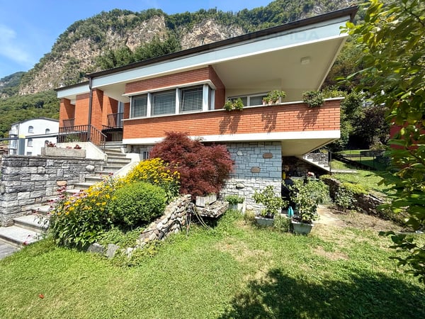 GRANDE VILLA CON PISCINA 6