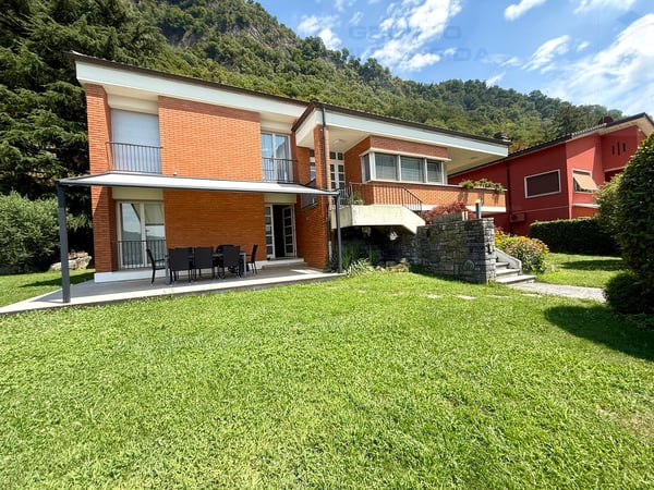 GRANDE VILLA CON PISCINA 5