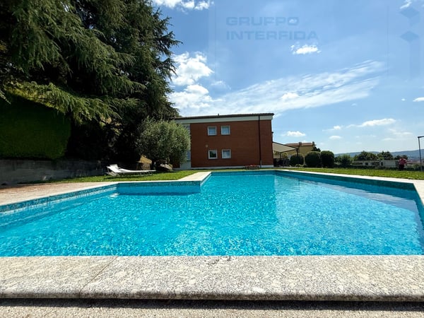 GRANDE VILLA CON PISCINA 3