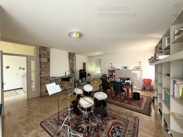 GRANDE VILLA CON PISCINA 9