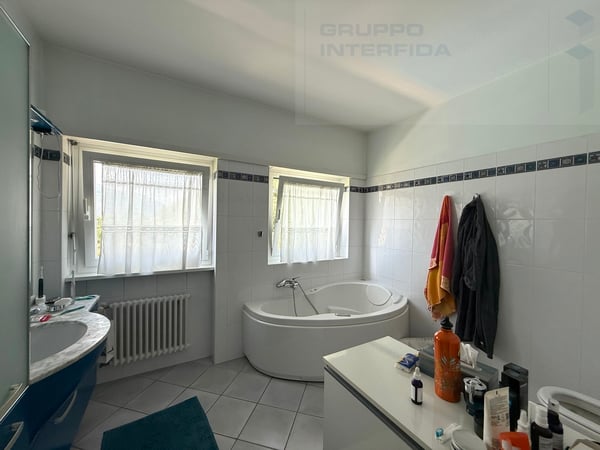 GRANDE VILLA CON PISCINA 11