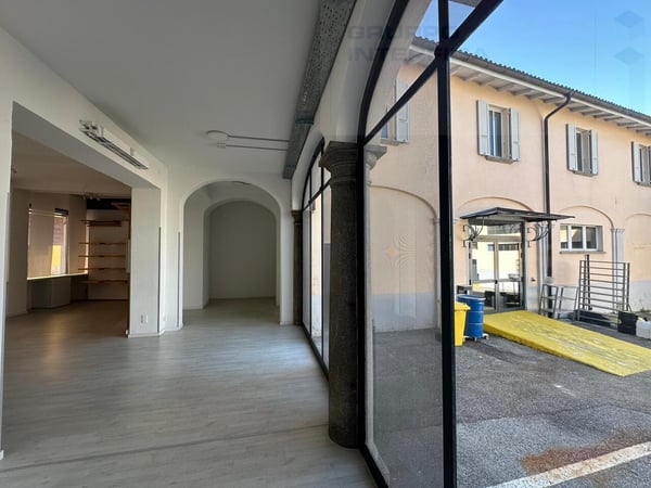 INTERESSANTE NEGOZIO/UFFICIO IN CENTRO A MENDRISIO 5