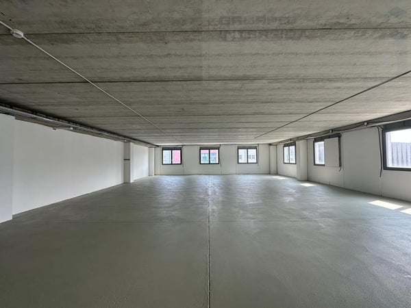 PORZIONE DI UFFICIO/MAGAZZINO RISTRUTTURATO ZONA FOXTOWN 5