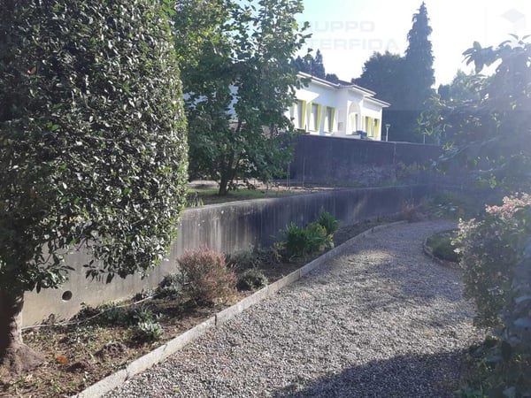 STORICA VILLA CON GIARDINO E GARAGE 11