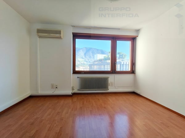 UFFICIO IN CENTRO A CHIASSO 3