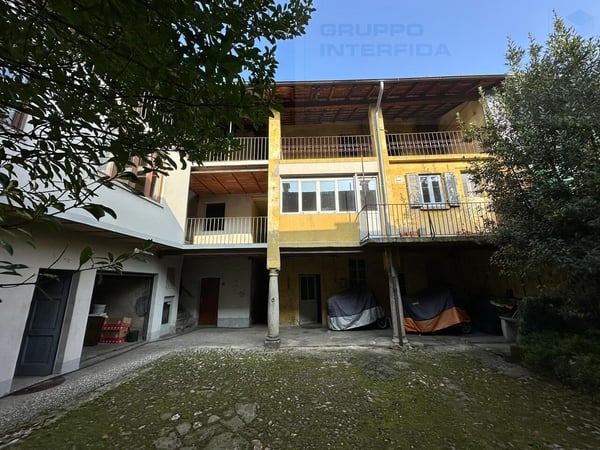 AMPIA CASA DI NUCLEO DA RIATTARE CON GIARDINO 3