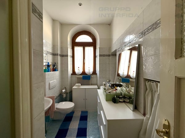 CASA D'EPOCA CON TORRE E GIARDINO IN CENTRO 6