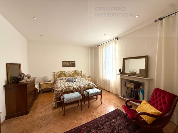 CASA D'EPOCA CON TORRE E GIARDINO IN CENTRO 5