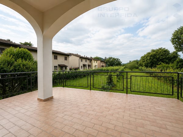 GRANDE CASA CON GIARDINO 4