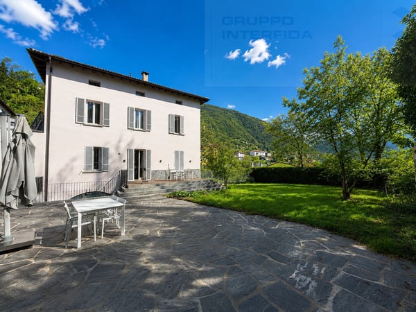 VILLA INDIPENDENTE CON GRANDE PARCO 1