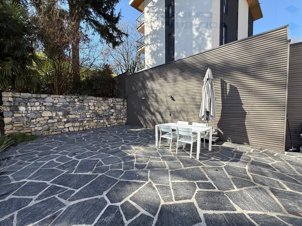 VILLA INDIPENDENTE CON GRANDE PARCO 12