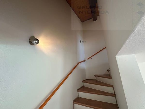 CASA DI TESTA SU TRE LIVELLI 9