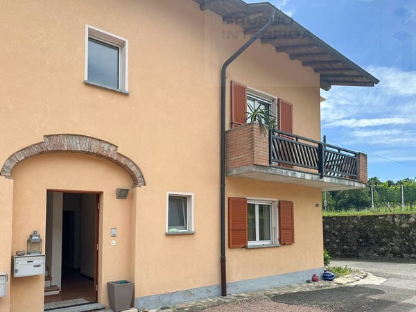 CASA DI TESTA SU TRE LIVELLI 1