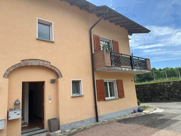 CASA DI TESTA SU TRE LIVELLI 1