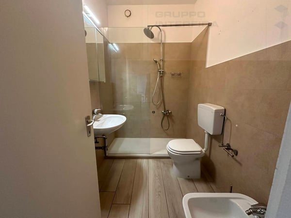 2.5 LOCALI RISTRUTTURATO 6