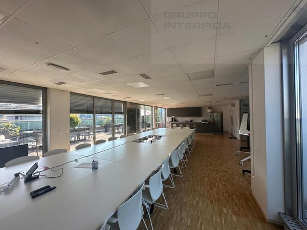AFFITASI UFFICIO/SPAZIO EVENTI CON TERRAZZA 1