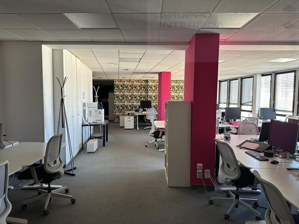 AFFITASI UFFICI OPEN-SPACE CHIASSO 12