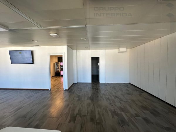 AFFITASI UFFICI OPEN-SPACE CHIASSO 3