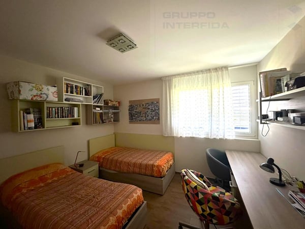 SPAZIOSO APPARTAMENTO CON GIARDINO IN CONDOMINIO SIGNORILE 9