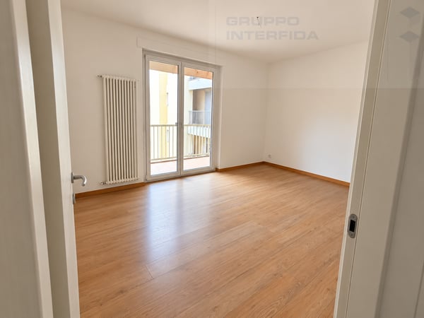 4.5 LOCALI CON BALCONE IN POSIZIONE CENTRALE 2