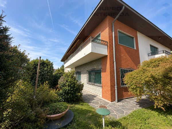 AFFASCINANTE VILLA IN ZONA PANORAMICA 1