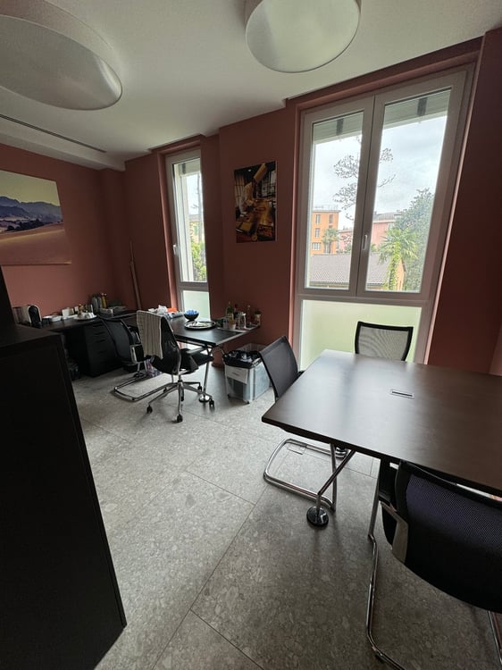 UFFICIO DI PRESTIGIO IN POSIZIONE STRATEGICA 5